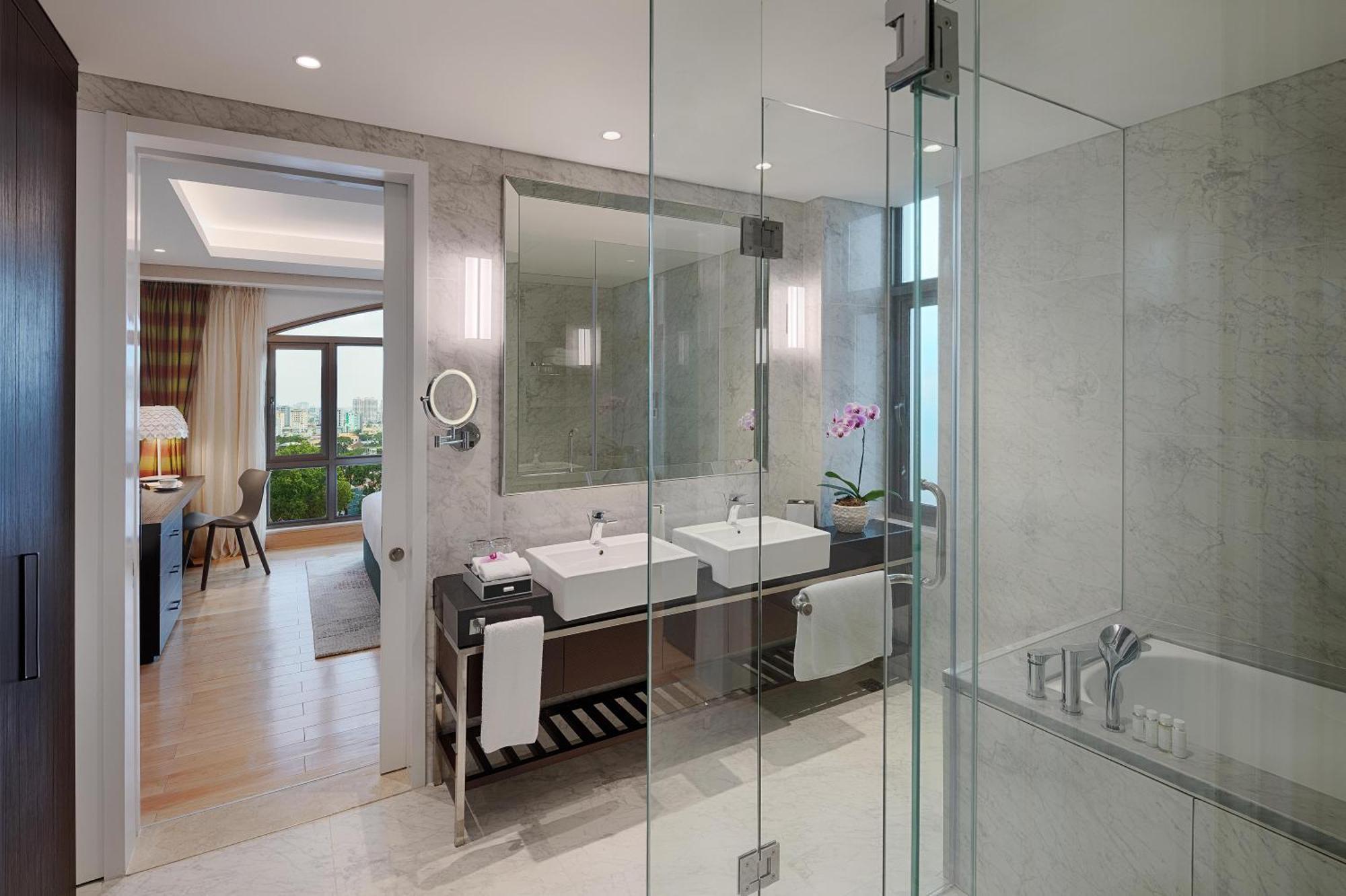 Sherwood Suites Хошимин Экстерьер фото