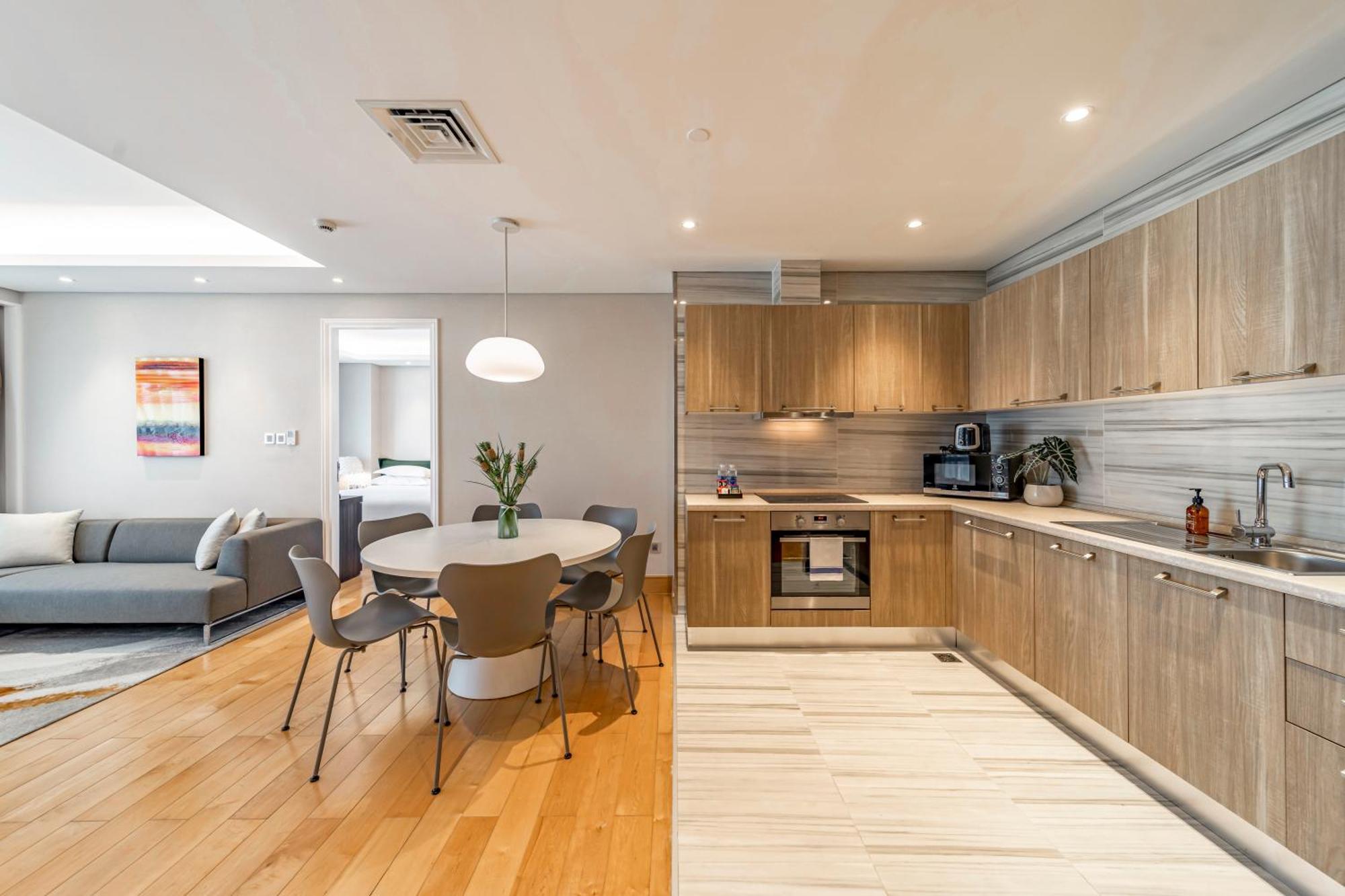 Sherwood Suites Хошимин Экстерьер фото