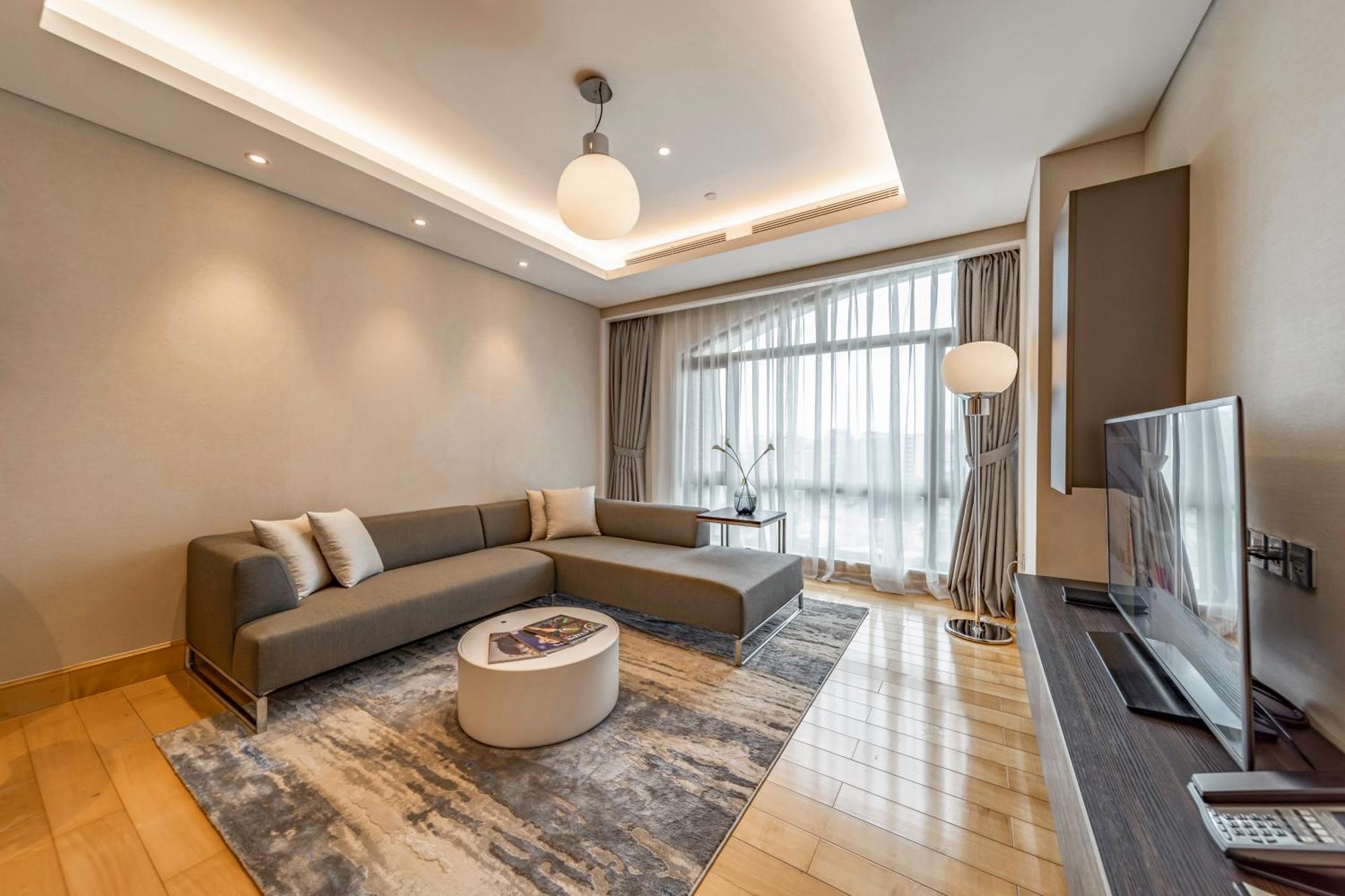 Sherwood Suites Хошимин Экстерьер фото