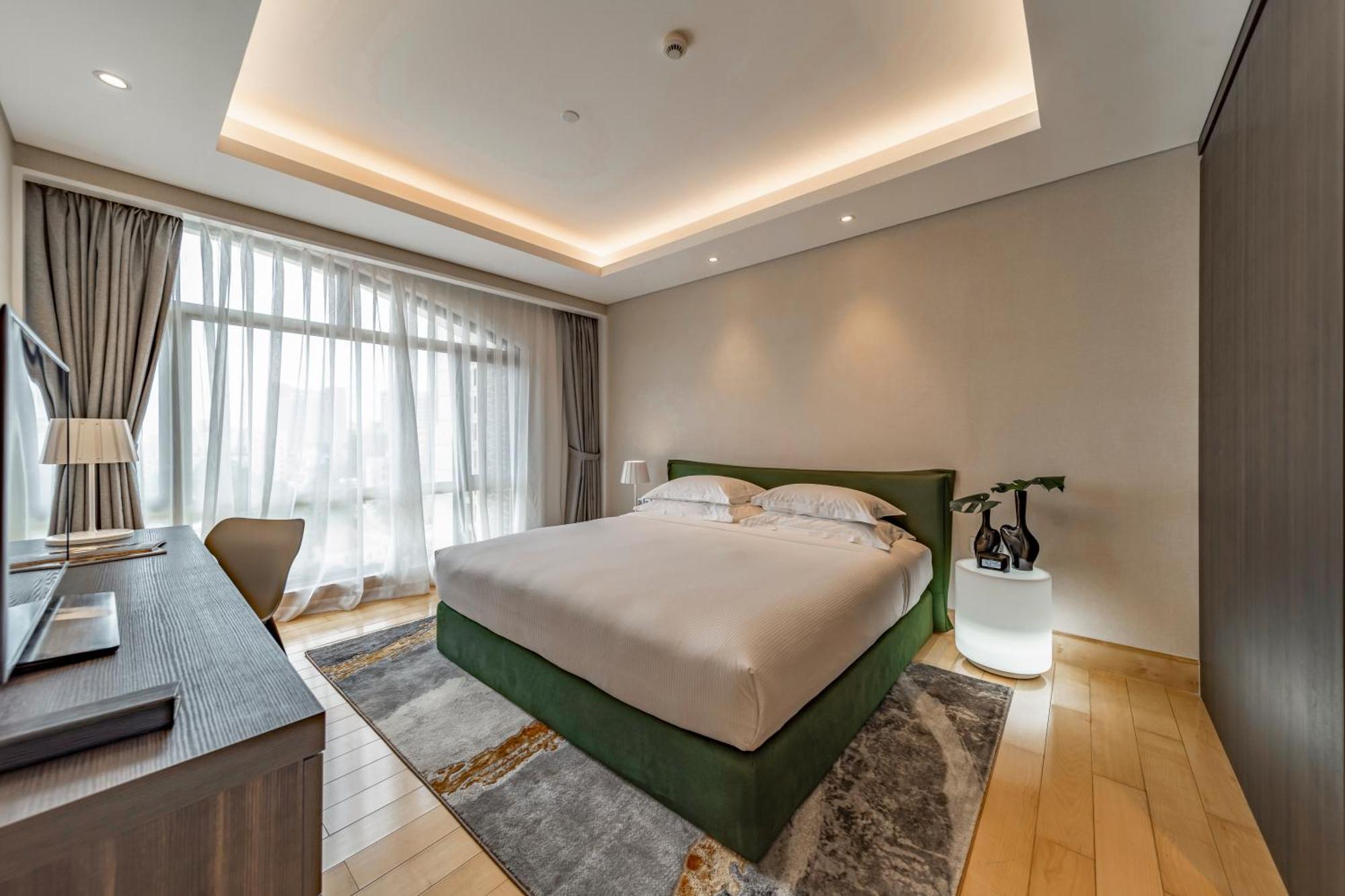 Sherwood Suites Хошимин Экстерьер фото