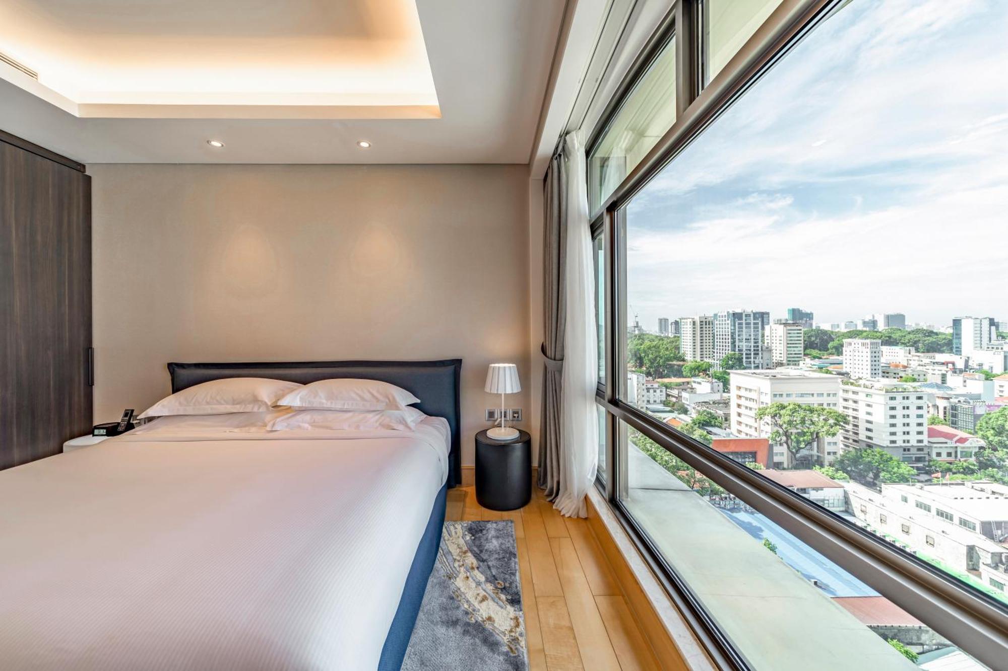 Sherwood Suites Хошимин Экстерьер фото