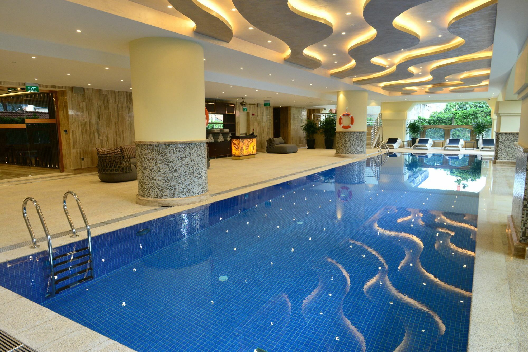 Sherwood Suites Хошимин Экстерьер фото