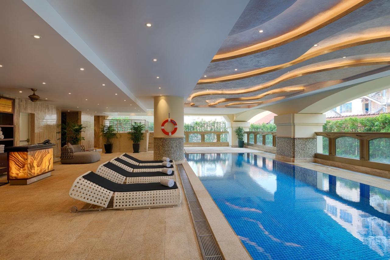 Sherwood Suites Хошимин Экстерьер фото